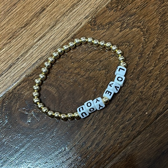 NWOT FRANCESCA'S Madison Love You Gold stretch Bracelet - Picture 2 of 3